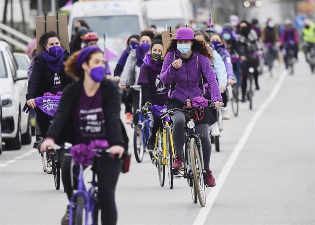 Una bicicletada feminista prepara Santander para el 8M