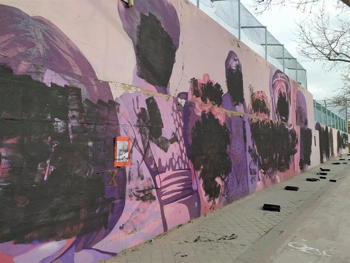 Mural feminista de Ciudad Lineal vandalizado