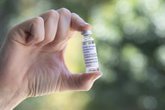 Foto: Sanidad está abierta a usar la vacuna de AstraZeneca en mayores de 55 años si hay evidencia científica