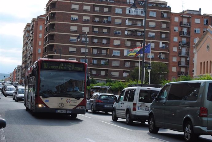 Archivo - Avenida de Burgos en Logroño, una de las calles en las que intervendrá el Ayuntmiento en el proceso hacia la Ciudad 30