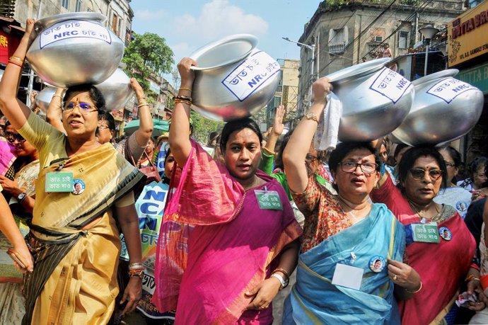 Archivo - Mujeres en India salen a la calle con motivo del 8 de marzo.