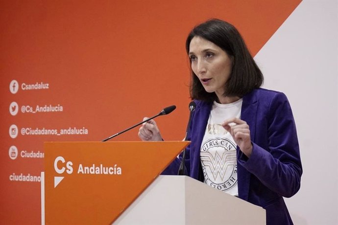 La portavoz adjunta de Cs en el Parlamento de Andalucía, Mónica Moreno, este lunes en rueda de prensa.