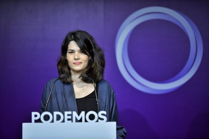 La portavoz de Podemos, Isa Serra, interviene en una rueda de prensa en la sede del partido
