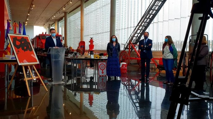 El alcalde de Palma, José Hila, durante el acto de homenaje a los bomberos jubilados.