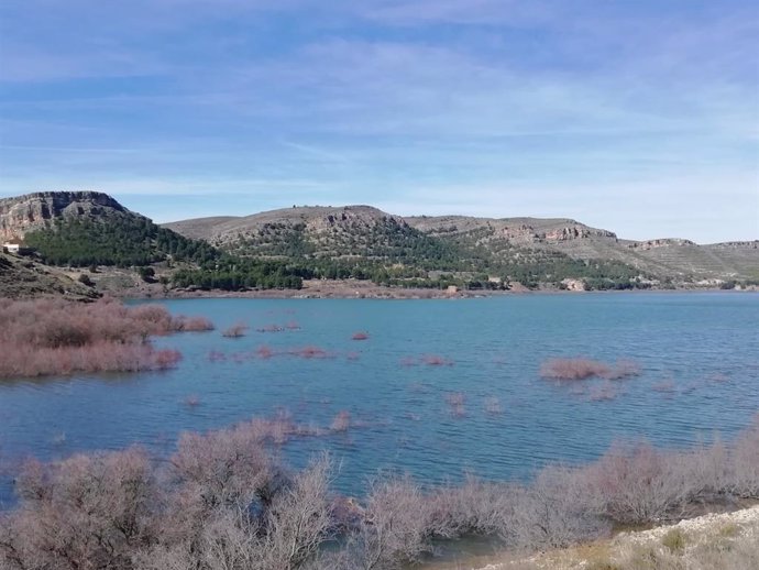 Archivo - La reserva de agua embalsada en la cuenca del Ebro está a un 82% de la capacidad total.