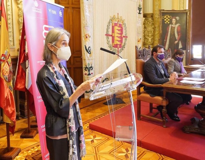 La catedrática María Isabel del Val, durante su intervención en el acto del Día de la Mujer en el Ayuntamiento de Valladolid.