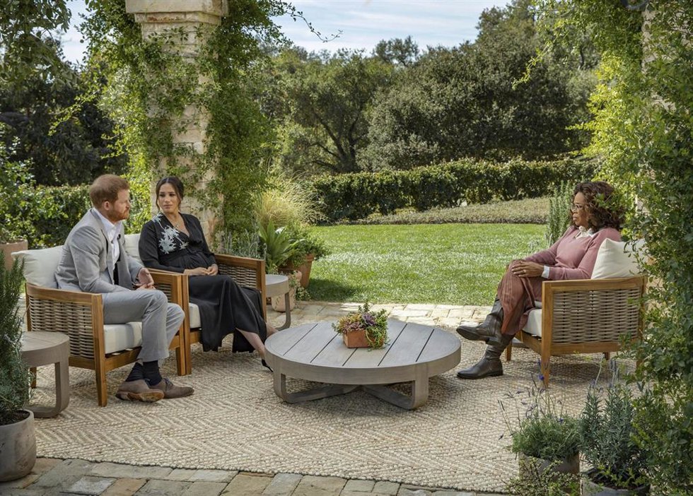 El príncipe Enrique y Meghan Markle, duques de Sussex, durante su entrevista con Oprah Winfrey. 