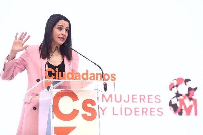 La presidenta de Ciudadanos, Inés Arrimadas, ofrece una rueda de prensa posterior a la reunión del Comité Permanente de Ciudadanos, en Madrid, (España), a 8 de marzo de 2021.