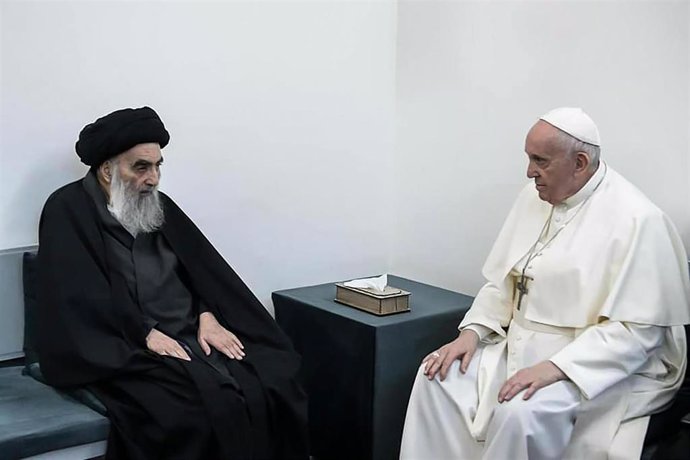 El Papa Francisco en su encuentro con el Gran Ayatola Ali al-Sistani, en su casa de Najaf. 