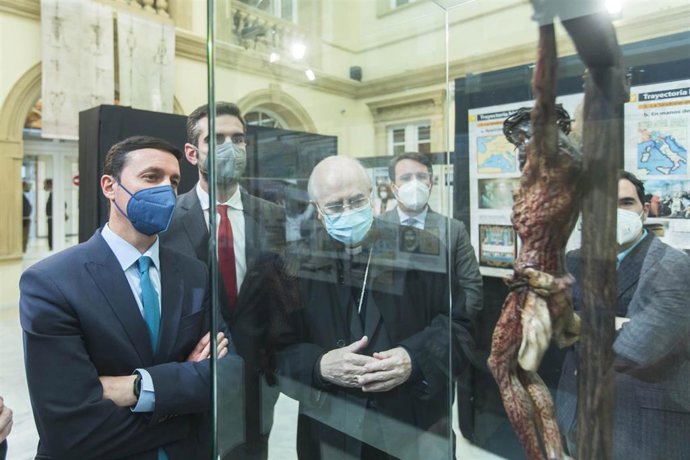 El presidente de la Diputación de Almería Inaugura la exposición El Hombre de la Sábana Santa