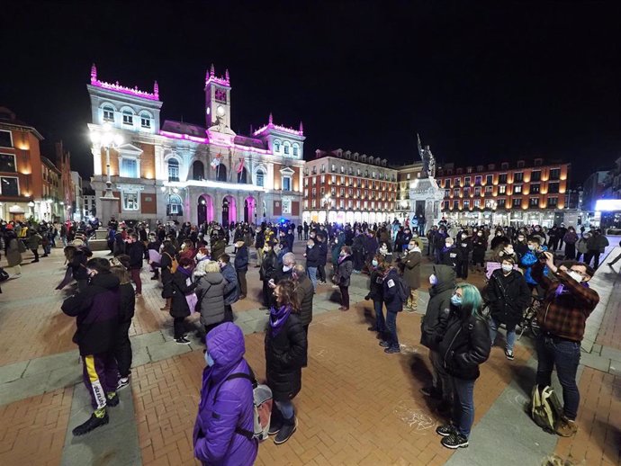 Concentración por el 8M en la Plaza Mayor de Valladolid.