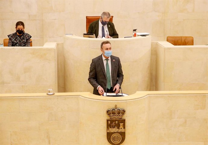 El consejero de Desarollo Rural, Guillermo Blanco, en el Parlamento