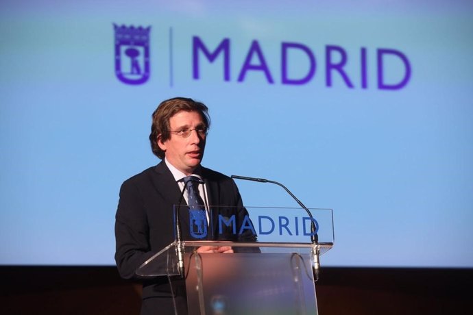 El alcalde de Madrid, José Luis Martínez-Almeida, durante su intervención en el acto por el Día de la Mujer.