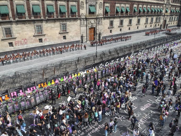 Manifestación por el 8M en Ciudad de México.