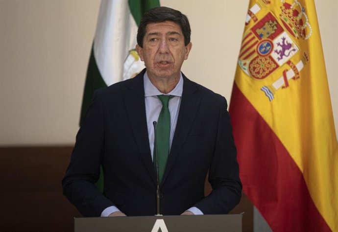 El vicepresidente de la Junta y consejero de Turismo, Regeneración, Justicia y Administración Local, Juan Marín, atieden a los medios de comunicación. En el Palacio de San Telmo, Sevilla (Andalucía, España), a 05 de marzo de 2021.