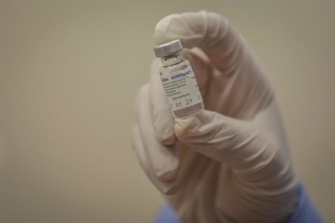 24 February 2021, Palestinian Territories, Gaza City: A Palestinian medic holds a vial of the Sputnik V COVID-19 vaccine during a vaccination campaign at a medical centre of the United Nations Relief and Works Agency (UNRWA). Photo: Mohammed Talatene/dpa