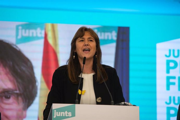 La número 2 de JxCat por Barcelona, Laura Borrás, ofrece una rueda de prensa para valorar los resultados obtenidos por su formación en los comicios catalanes durante la noche electoral del 14-F en la sede de su partido, en Barcelona, Catalunya (España),