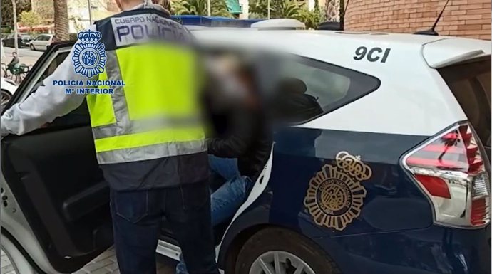 La Policía Nacional ha detenido al autor de al menos once robos cometidos en los parkings de centros comerciales