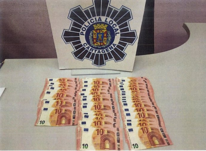 Billetes de 10 euros manipulados, intervenidos por la Policía Local