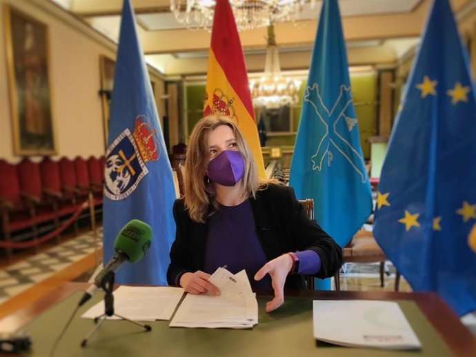 La portavoz de Somos Oviedo, Ana Taboada, en rueda de prensa.