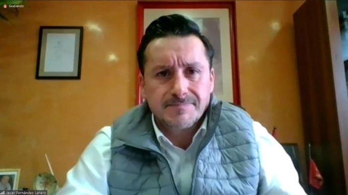 El secretario general de UGT Asturias, Javeir Fernández Lanero, participa en una jornada sobre envejecimiento activo.