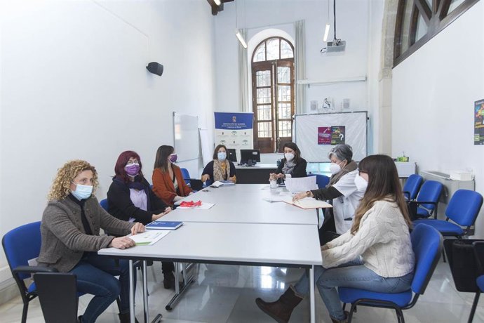 La diputada provincial de Bienestar Social, Ángeles Martínez, visita el Centro de Drogodependencia de la Diputación de Almería