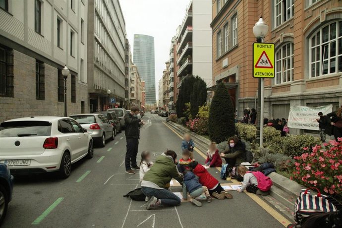 Corte de la calle el pasado 1 de diciembre por parte de la AMPA Cervantes
