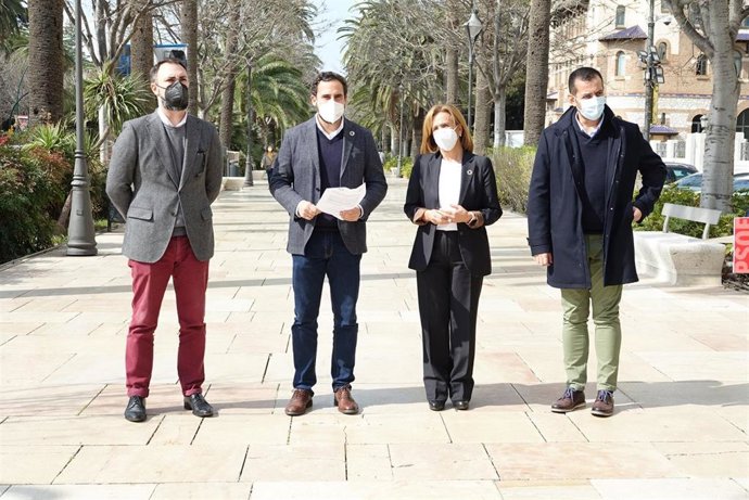 Mariano Ruiz, Daniel Pérez, Begoña Medina y Rubén Viruel del PSOE en el Ayuntamiento de Málaga durante una rueda de prensa