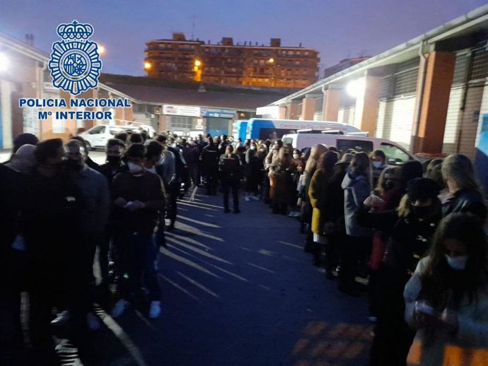 Policía Nacional detuvo anoche en Madrid a 25 personas y sancionó a 69 en cinco fiestas ilegales