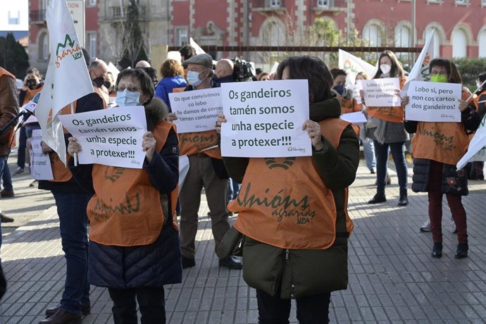 Acción Sindical De Los Ganaderos Para Reclamar Un Sistema Eficaz Por Los Ataques Del Lobo, Convocada Por Unións Agrarias Ante La Delegación Del Gobierno