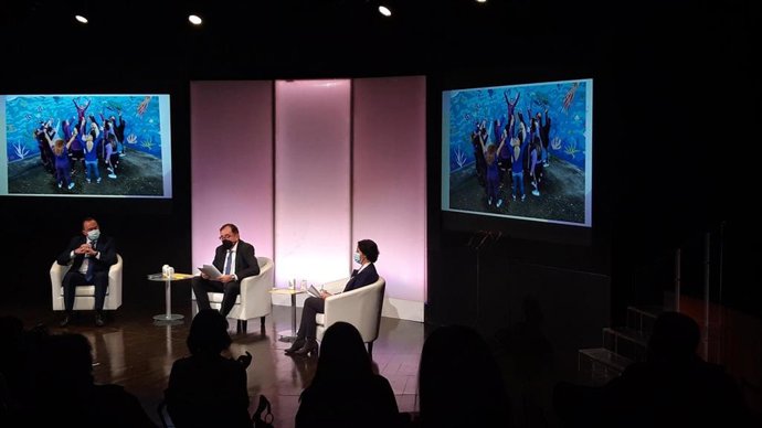 El secretario general de Instituciones Penitenciarias, Ángel Luis Ortiz (centro), en un acto reciente por el Día de la Mujer