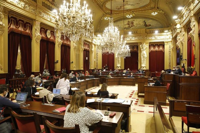 La Sala de las Cariátides, en el Pleno del parlament de este martes.