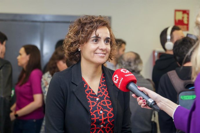 Archivo - La exministra de Sanidad, Dolors Montserrat (PP), atiende a los medios de comunicación a su llegada a la presentación del libro de Esteban González Pons, 'Ellas', en el Círculo de Bellas Artes, en Madrid (España) a 13 de febrero de 2020.