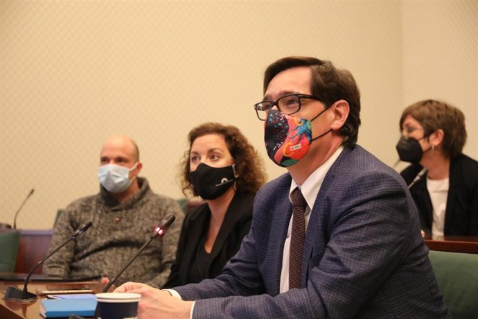 Salvador Illa preside una reunión presencial y telemática del grupo socialista en el Parlament.