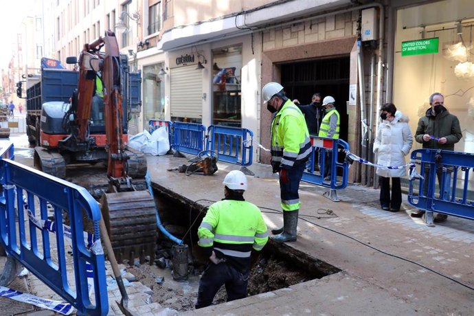 Aquavall trabaja en la reparación urgente de la avería registrada en Montero Calvo.