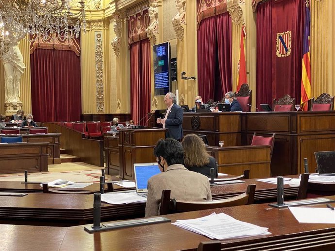 El conseller de Educación y Formación Profesional, Martí March, durante su comparencia en el Parlament.