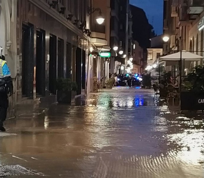 Reventón en una tubería en la calle Montero Calvo de Valladolid.