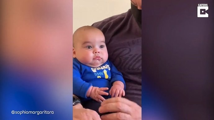 Este bebé reacciona a los comentarios de su tía y su abuelo sobre su aspecto