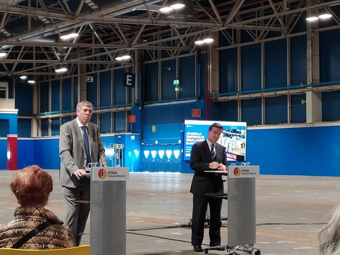 El presidente del comité ejecutivo de Ifema, José Vicente de los Mozos,  y el director general de Ifema, Euardo López-Puertas, en rueda de prensa.