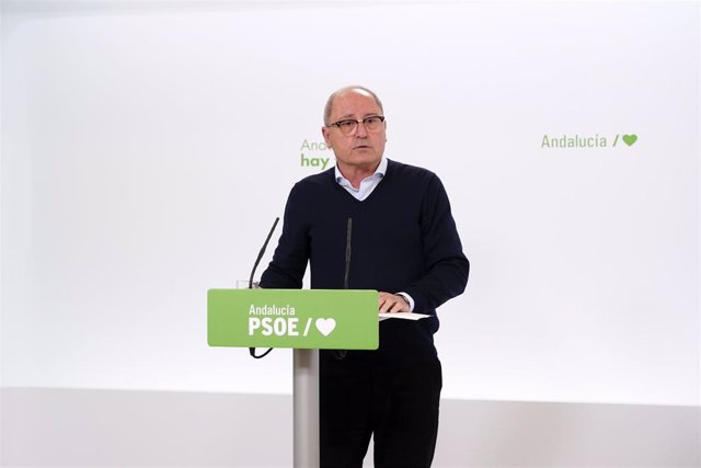 El secretario de Organización del PSOE-A, Juan Cornejo, en rueda de prensa este martes.