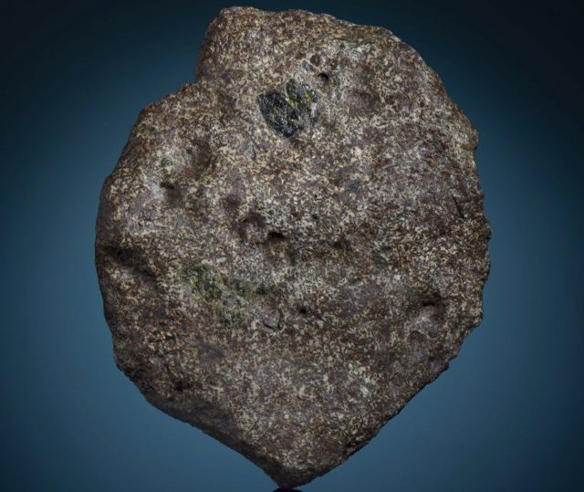 Un trozo del meteorito EC 002. La masa principal del meteorito reside en el Museo de Gemas y Minerales de Maine
