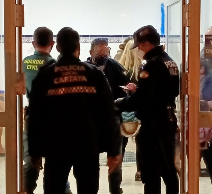 Desalojo de una fiesta ilegal en Nuevo Portil.