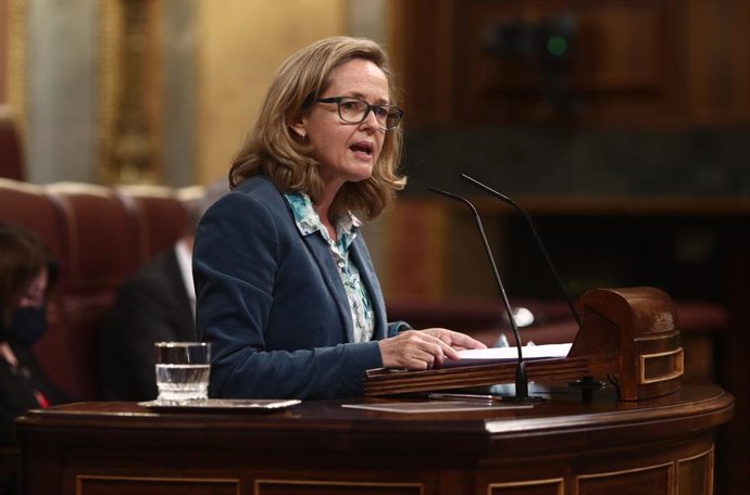 La vicepresidenta tercera y ministra de Asuntos Económicos y Transformación Digital, Nadia Calviño, interviene durante una sesión de Control al Gobierno celebrada en el Congreso de los Diputados, en Madrid, (España), a 17 de febrero de 2021. El pleno, e