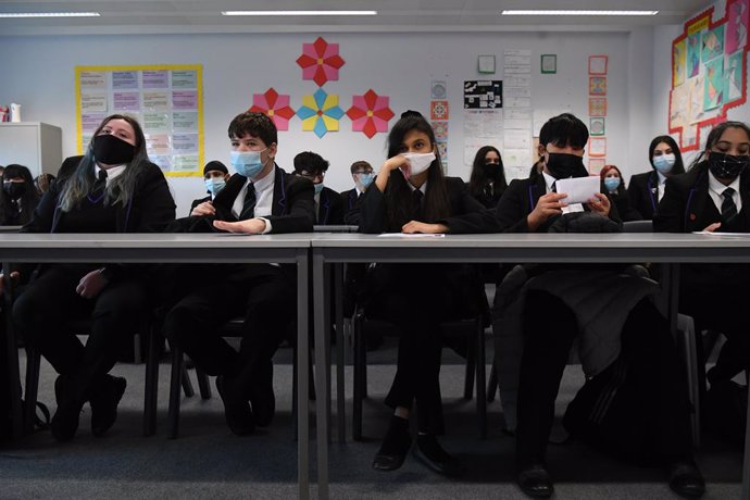 08 March 2021, United Kingdom, London: Children and the teacher wearing facemasks during a lesson at Hounslow Kingsley Academy as pupils in England return to school for the first time in two months as part of the first stage of lockdown easing. Photo: K