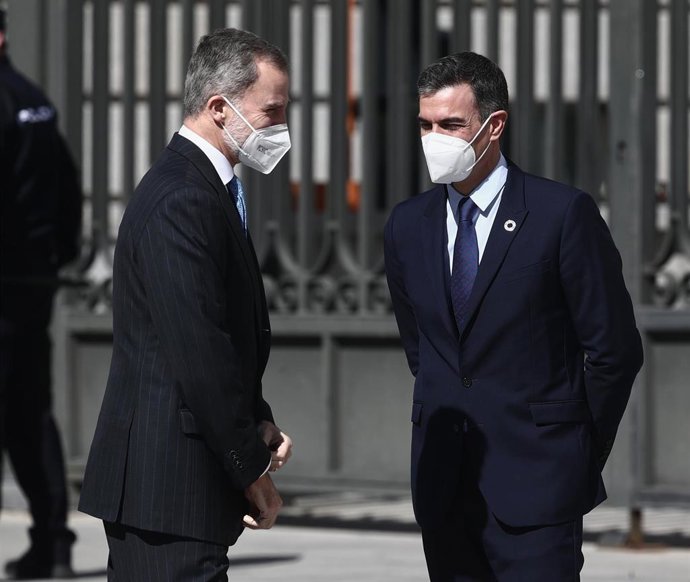 El presidente del Gobierno, Pedro Sánchez y el Rey Felipe VI