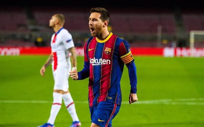 Leo Messi celebra el único gol del FC Barcelona en la derrota ante el Paris Saint-Germain (1-4) en el Camp Nou, en la ida de los octavos de final de la Liga de Campeones de la temporada 2020/21
