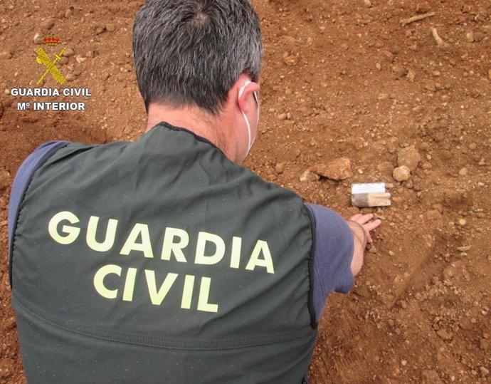 : La Guardia Civil Destruye Una Granada De Mortero De La Pasada Guerra Civil