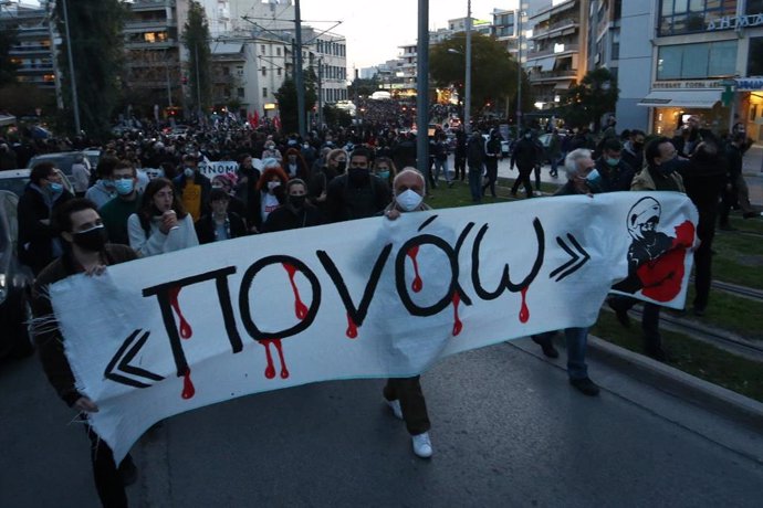 Manifestación contra la violencia policial en Atenas, Grecia.