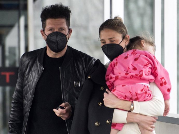 Cholo Simeone y Carla Pereyra, comida en pareja junto a su hija Valentina