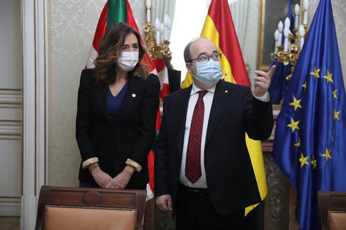 La consejera de Autogobierno de Euskadi se reúne con Iceta para la transferencia de prisiones